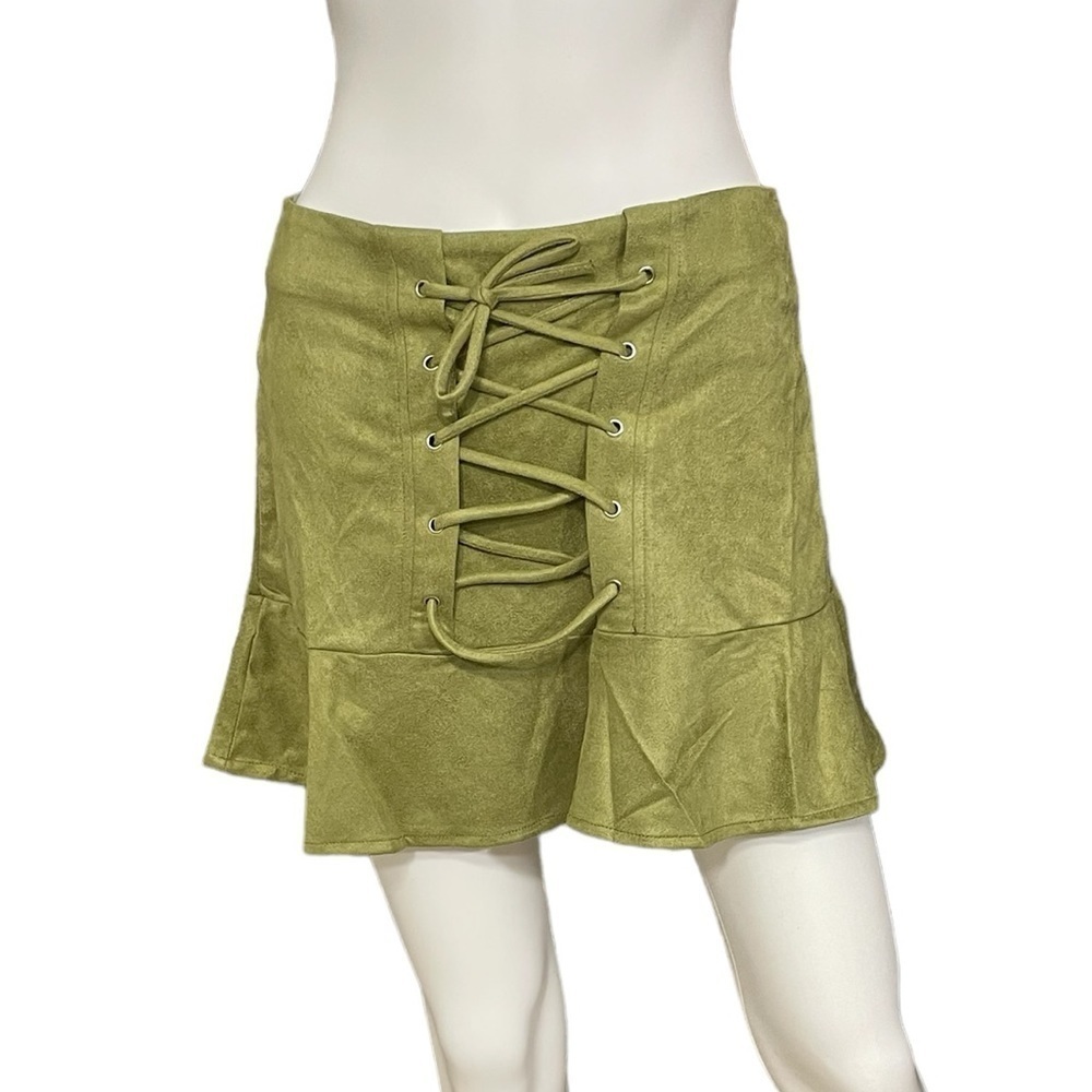 Blushing Heart Green Mini Skirt
New - Picture 3 of 7